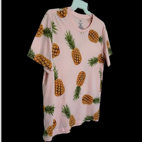 Pineapple tee shirt size XL pink in color, clean, no stains, great condition - Picture 2 of 6